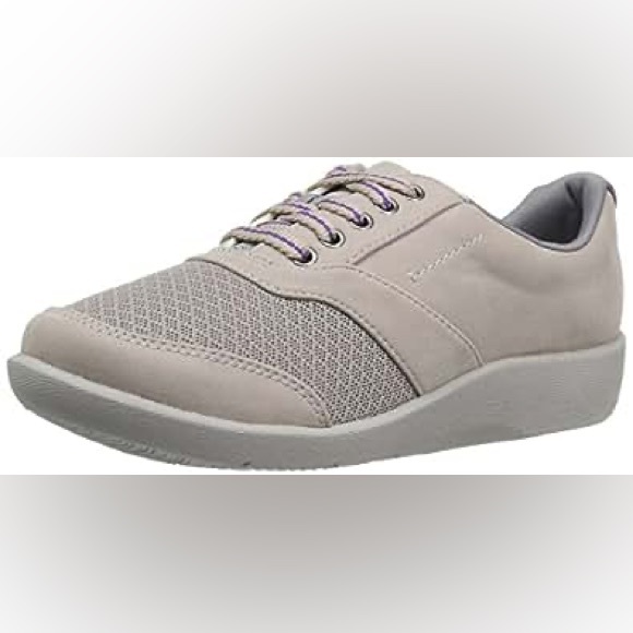 New! Clarks Sillian Emma in Sand - Picture 1 of 3